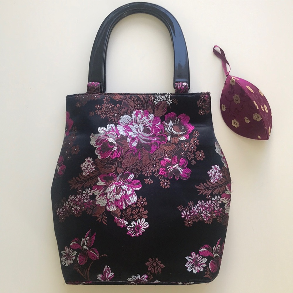 Satin purse with zipper closure. Small wallet included.